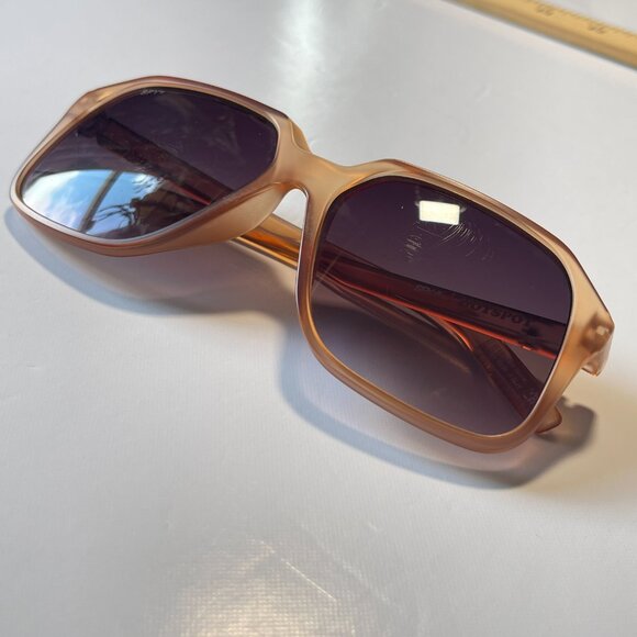 SPY Hotspot Retro Style 'Smoke Fade' Sunglasses Translucent Amber Frame - Picture 3 of 7